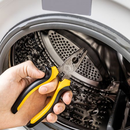 Valencia-Appliance-Repair-Men-image_07